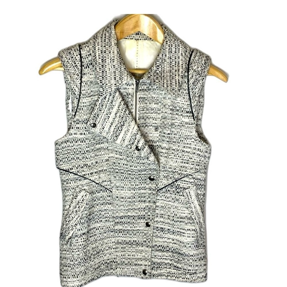 Truth and Pride Black and White Vestments nwt sz Medium